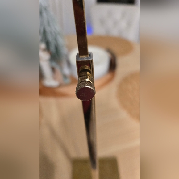 Amazon Gold Purse Stand - Picture 4 of 5